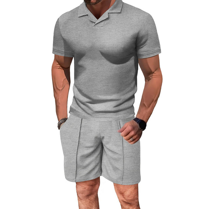 Herren Poloshirt und Shorts Set aus atmungsaktivem Stretchmaterial mit modernen Akzenten Aliams