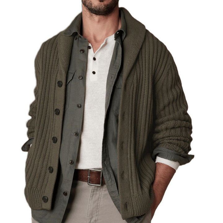 Herren Strickjacke mit modernen Zopfmuster und klassischem Umlegekragen Aliams