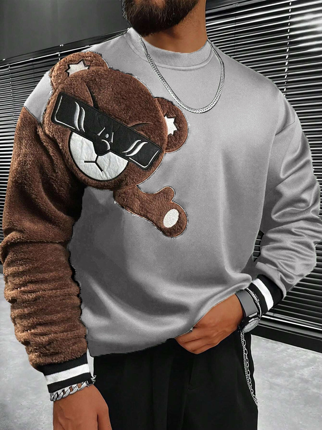 Herren Sweatshirt mit plüschiger Bärenapplikation Aliams