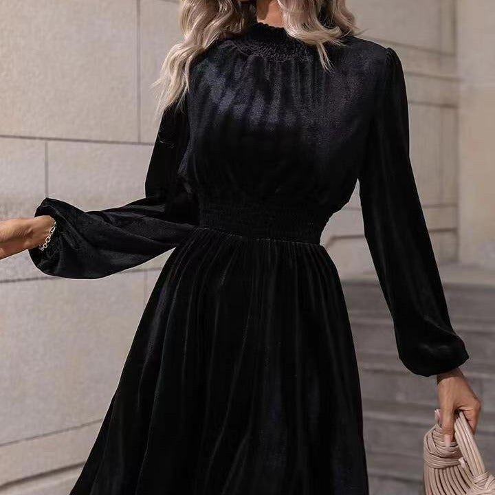 Damen Samtkleid mit hochgeschlossenem Design und eleganten langen Ärmeln Aliams