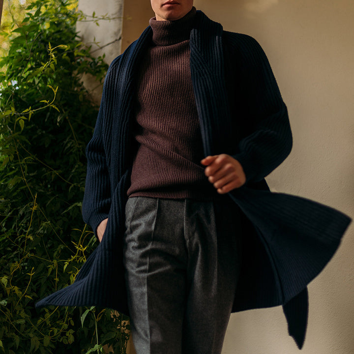 Herren Strickmantel mit breitem Gürtel und praktischen Taschen Aliams
