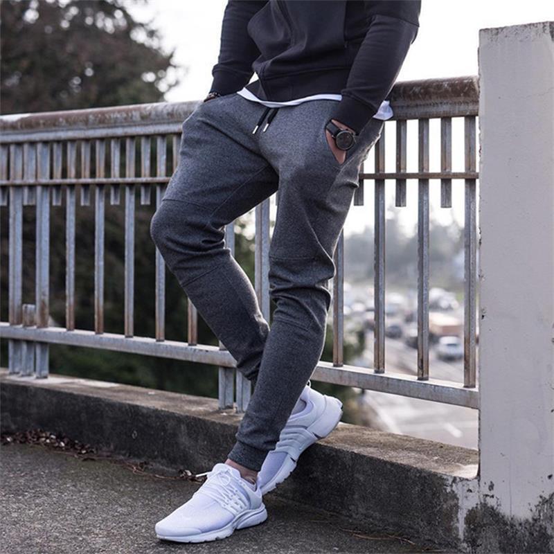 Herren Sportliche Jogginghose mit innovativen atmungsaktiven Einsätzen Aliams