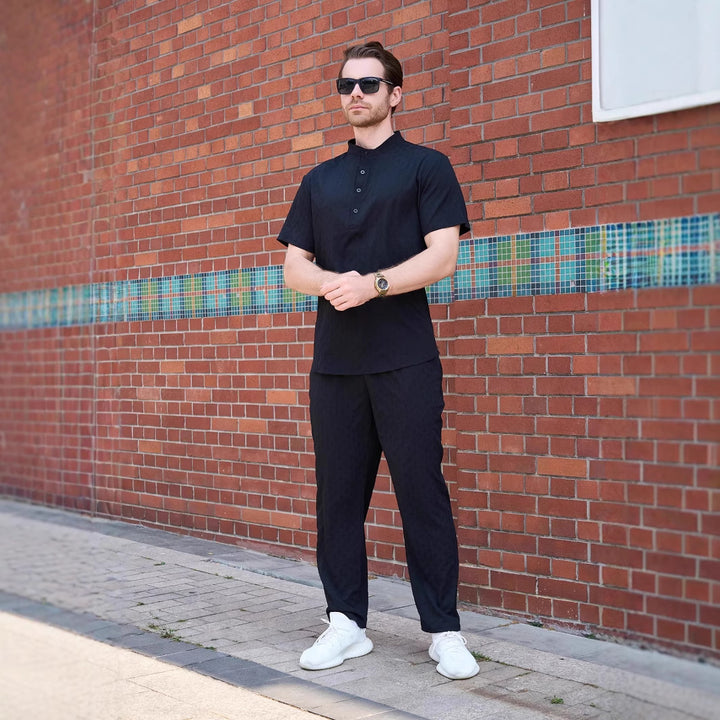 Herren stilvolles Freizeit-Set mit hemdenartig gestepptem Oberteil und bequemen Hosen Aliams