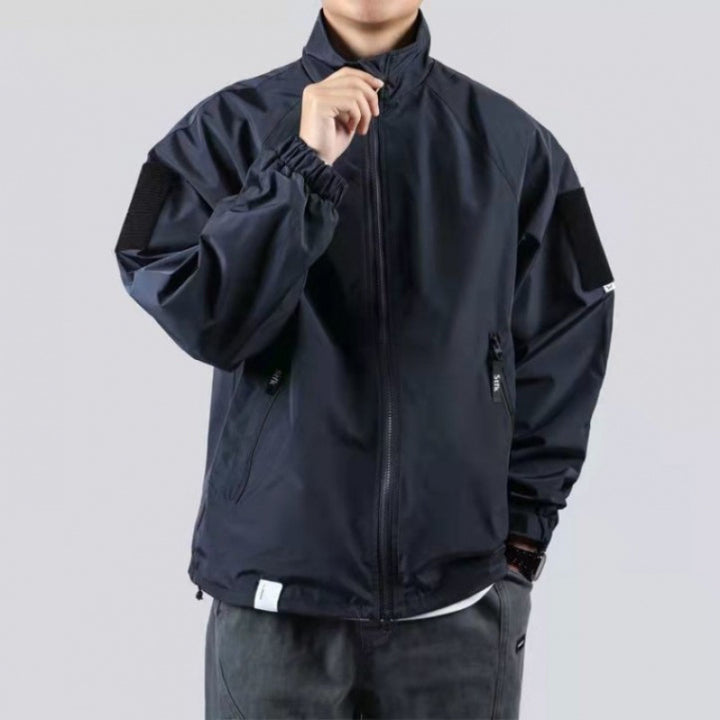 Herren Wind- und Wetterjacke mit funktionalen Taschen und hohem Kragen Aliams