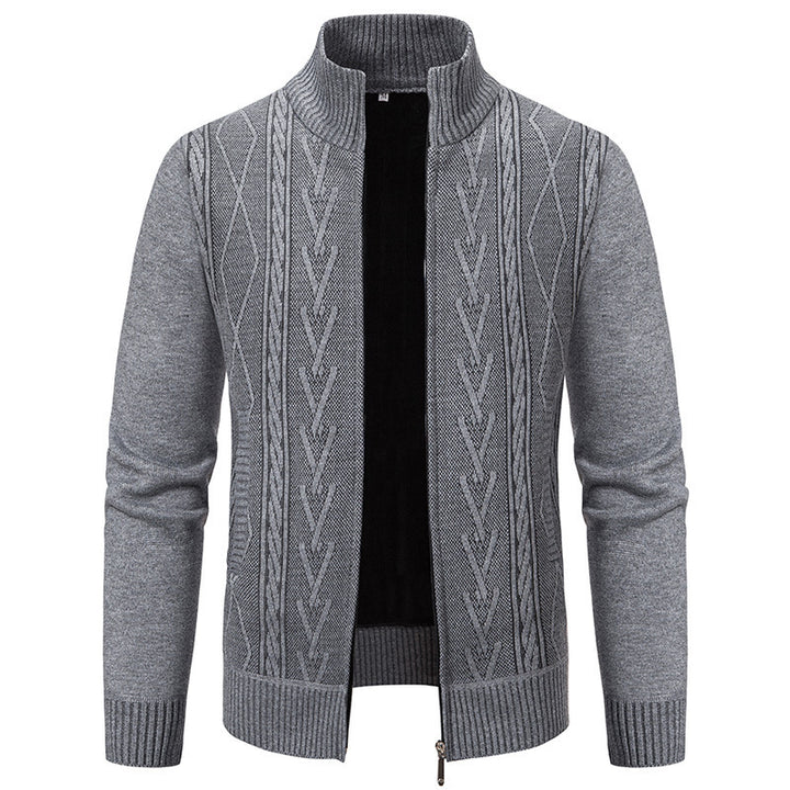 Herren Strickjacke mit modernem Zopfmuster und hohem Stehkragen Aliams