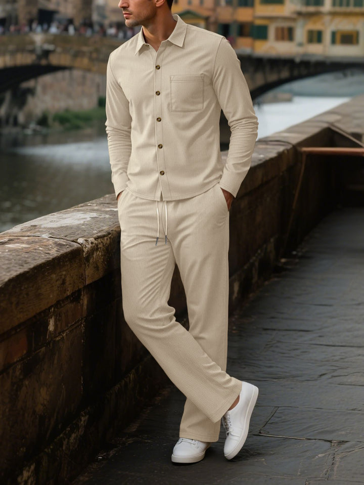 Herren eleganter Freizeitanzug mit strukturierter Oberfläche und praktischen Taschen Aliams