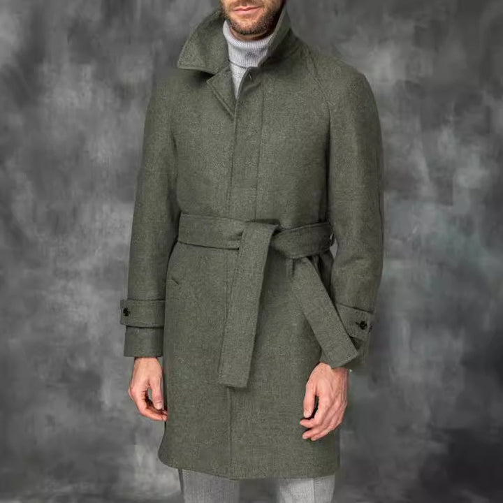 Herren eleganter Trenchcoat mit Taillengürtel und modernen Akzenten Aliams