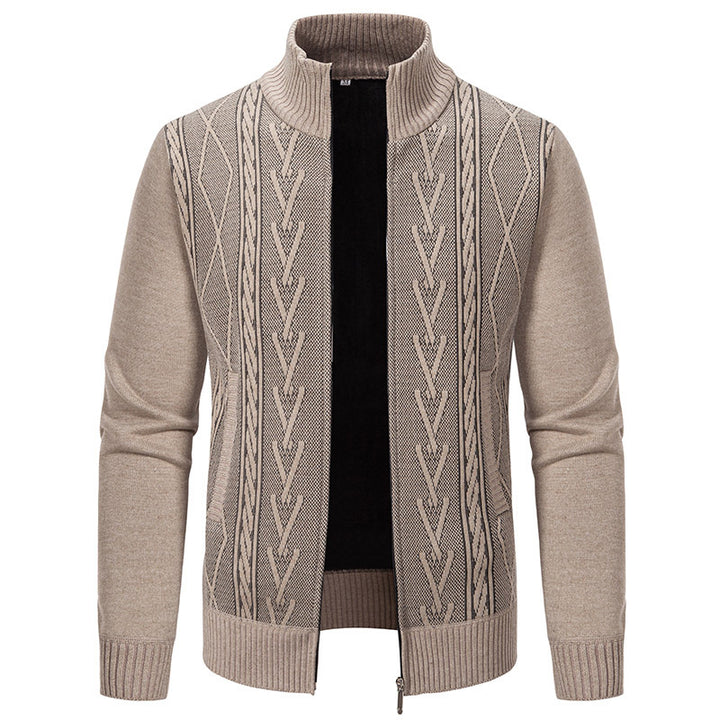 Herren Strickjacke mit modernem Zopfmuster und hochgeschlossenem Kragen Aliams