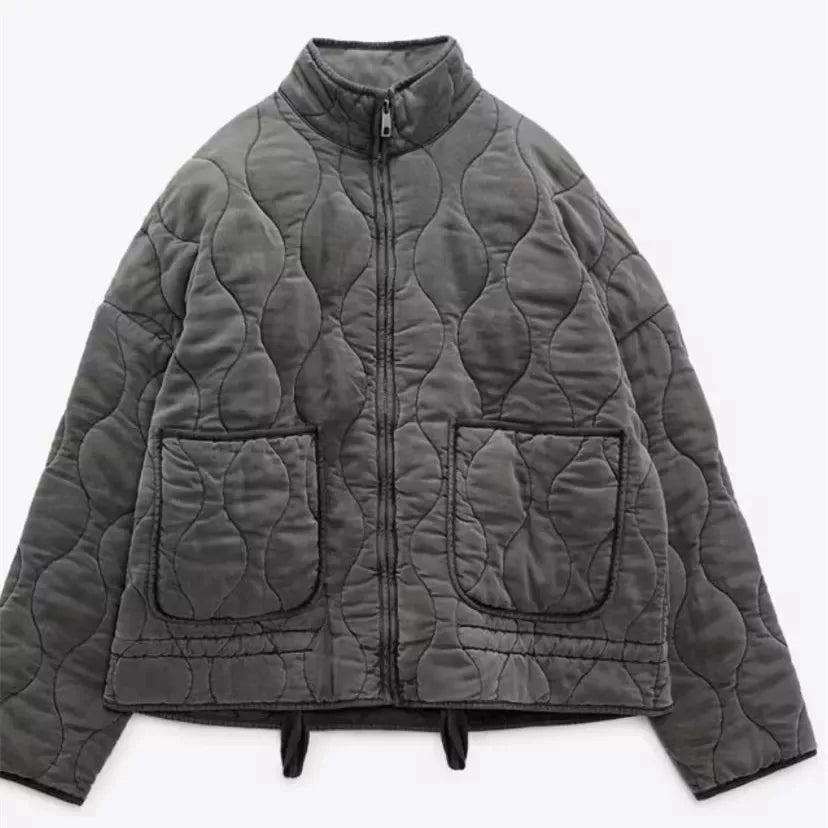 Leichte Damenjacke mit praktischen Taschen