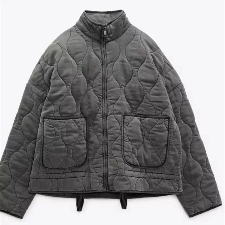 Leichte Damenjacke mit praktischen Taschen