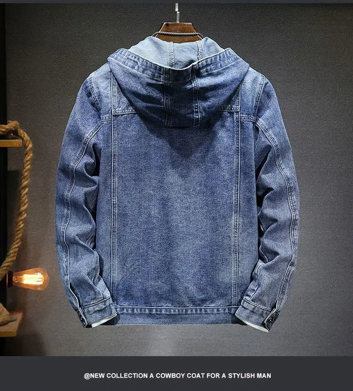 Denim-Jacke Mit Kapuze Für Einen Lässigen Look