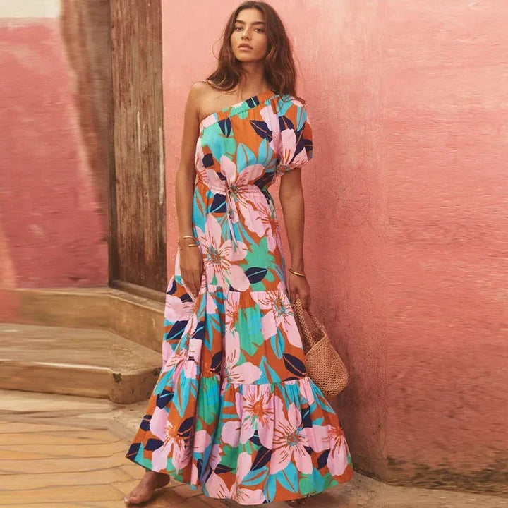 Bedrucktes Kleid mit einer Schulter