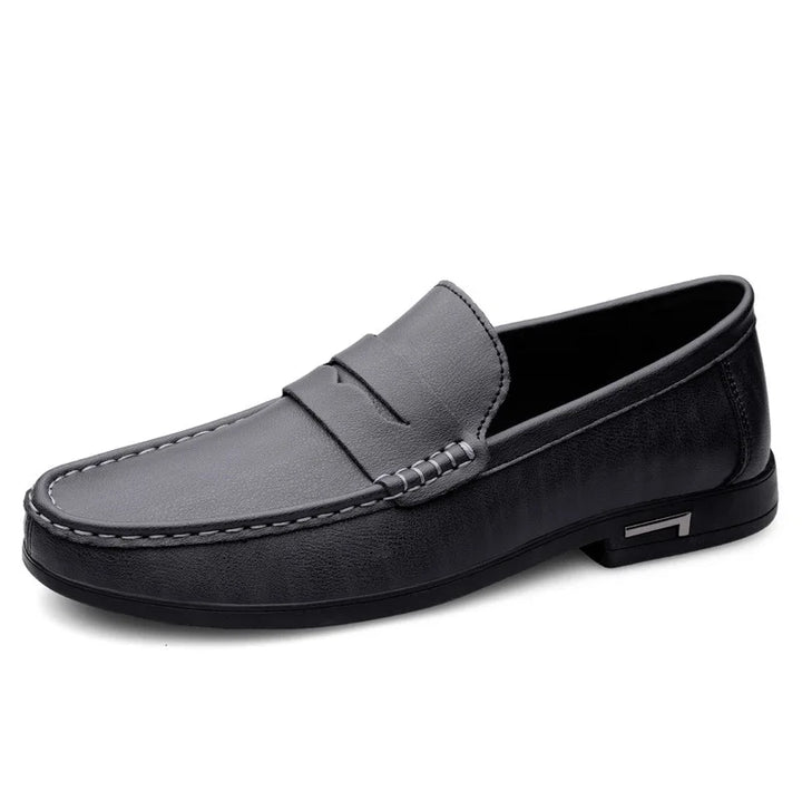 Herren Slip-In Loafer mit runder Form und geschlossener Oberfläche