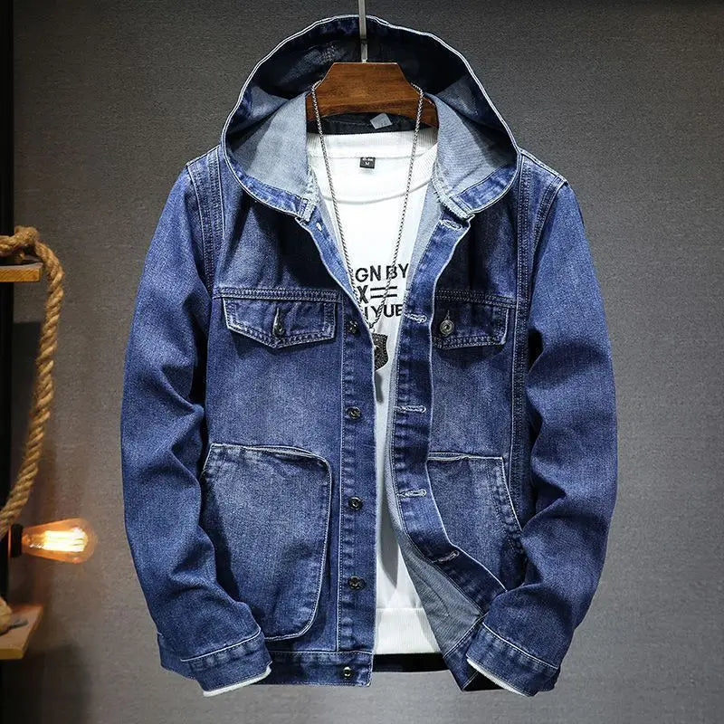 Denim-Jacke Mit Kapuze Für Einen Lässigen Look