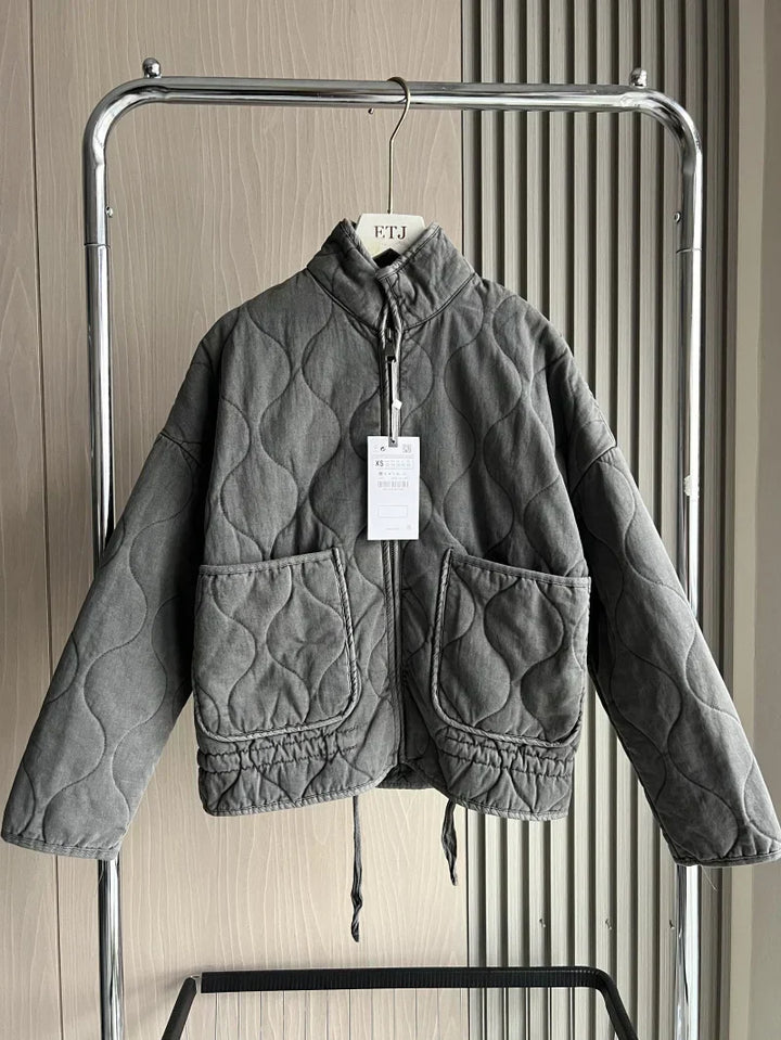 Leichte Damenjacke mit praktischen Taschen