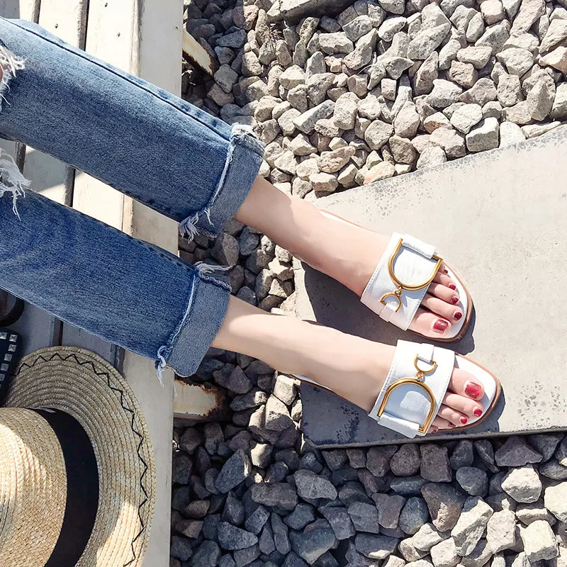 Aliams | Damen-Slipper Aus Leder mit Quadratischer Zehenpartie: Designer-Flats mit Metallverzierung, Outdoor-Flip-Flops, Gummisohle