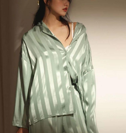 Elegante Satin Pyjamas für Damen