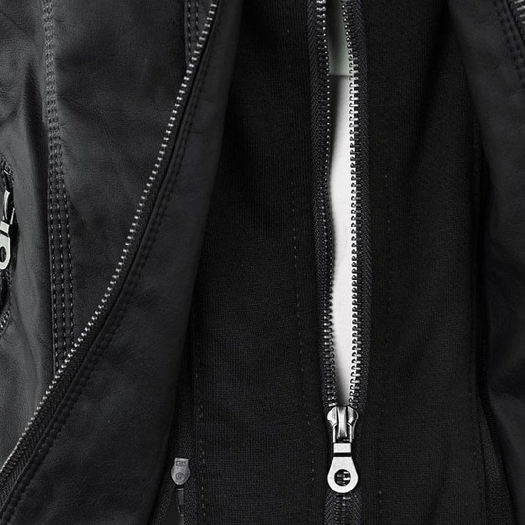 Innenansicht einer schwarz lederjacke mit zwei reißverschlüssen
