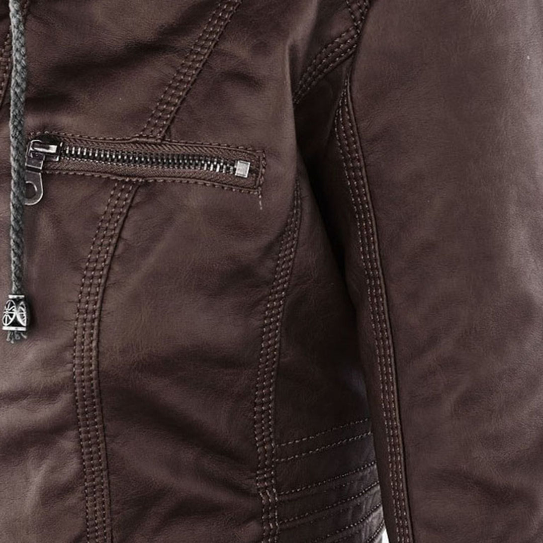 Braun lederjacke mit hervorgehobenem reißverschlusstaschen auf der brust