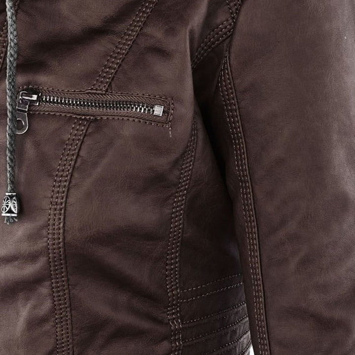 Braun lederjacke mit hervorgehobenem reißverschlusstaschen auf der brust