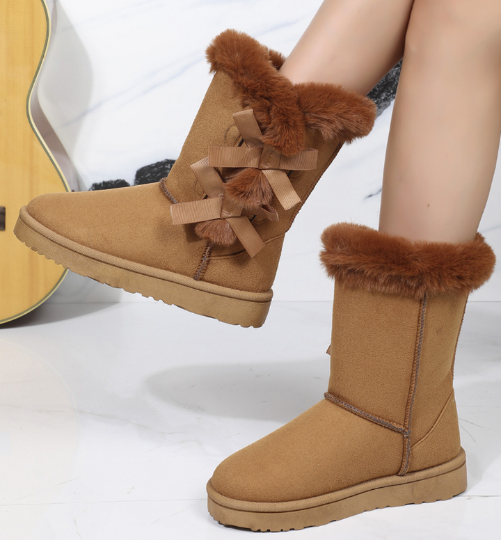Klassische Schneestiefel mit Fellfutter in der Mitte des Rohres Rose & Remy