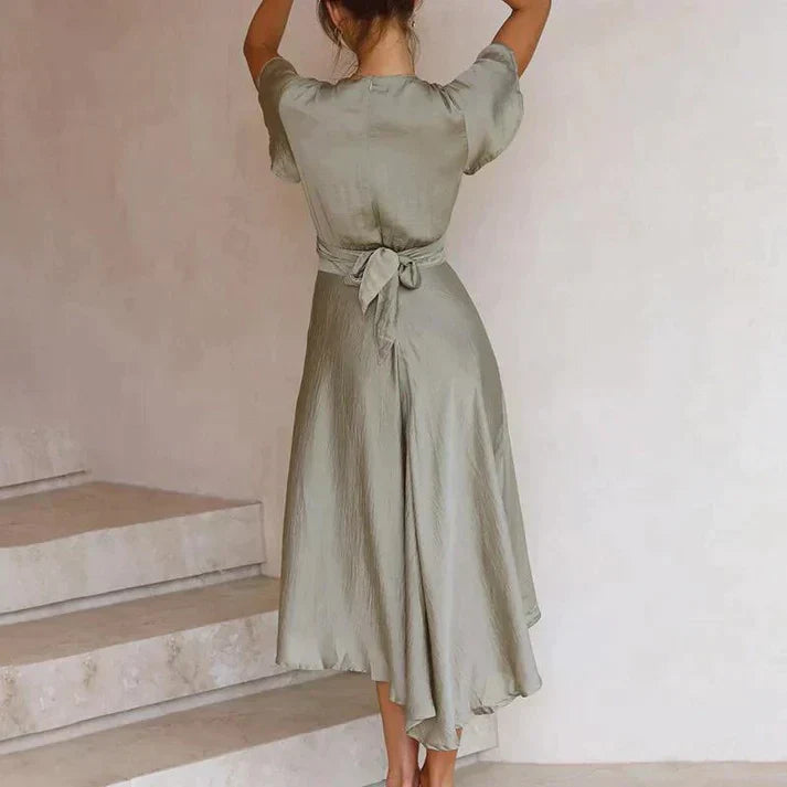 Aliams | Elegantes Wickelkleid Aus Seide mit Flügelärmeln und V-Ausschnitt Schickes Wickelkleid mit V-Ausschnitt und Flatterärmeln
