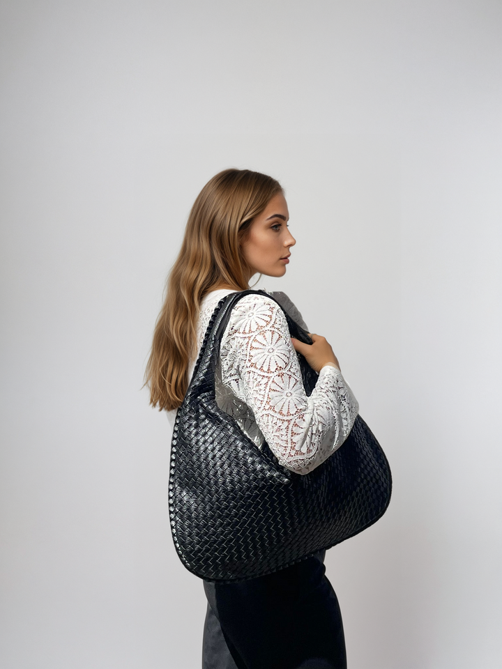 Tasche für Damen mit Reißverschluss und strukturierter Haptik