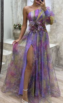 Elegantes Schulterfreies Kleid Für Besondere Anlässe