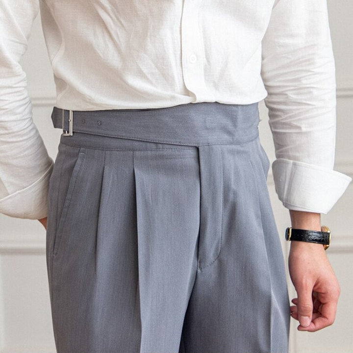 Herren Hose mit hoher Taille und Schnallenverschluss