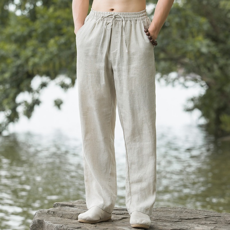 Leichte Herrenhose mit glattem Griff und Bindung