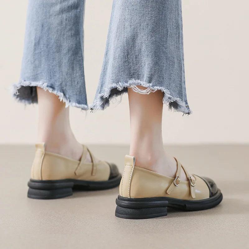 Aliams | Zweifarbige Mary-Jane-Flats mit Doppelriemen